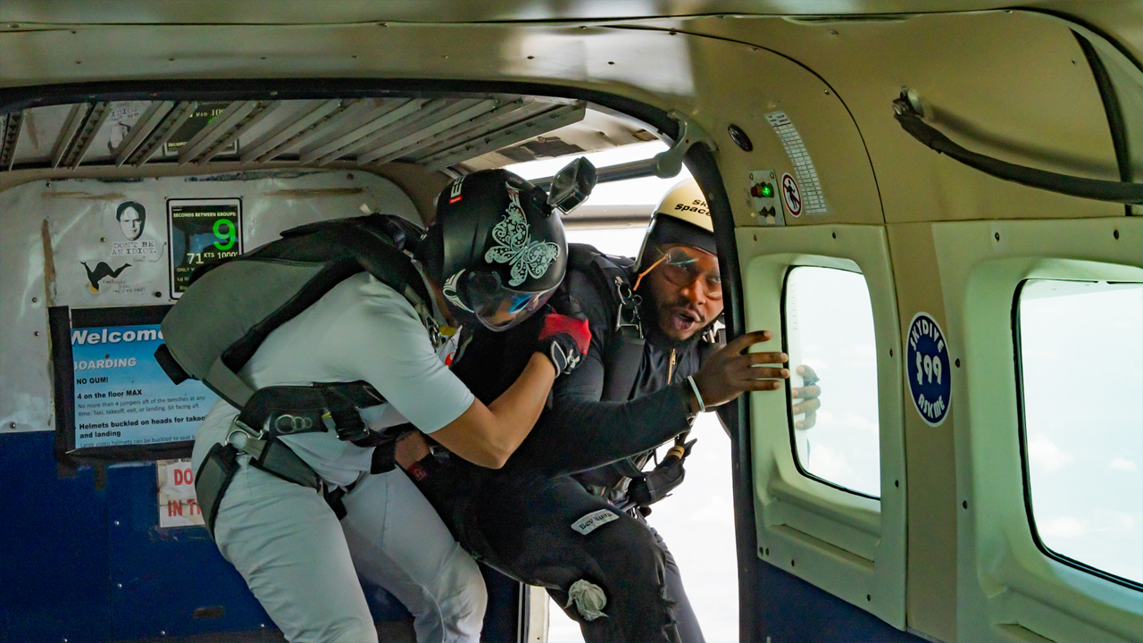 Learn to Skydive today - Daniele Vitorino