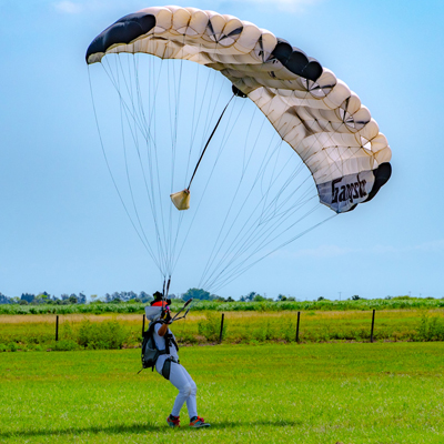 Learn to Skydive today - Daniele Vitorino